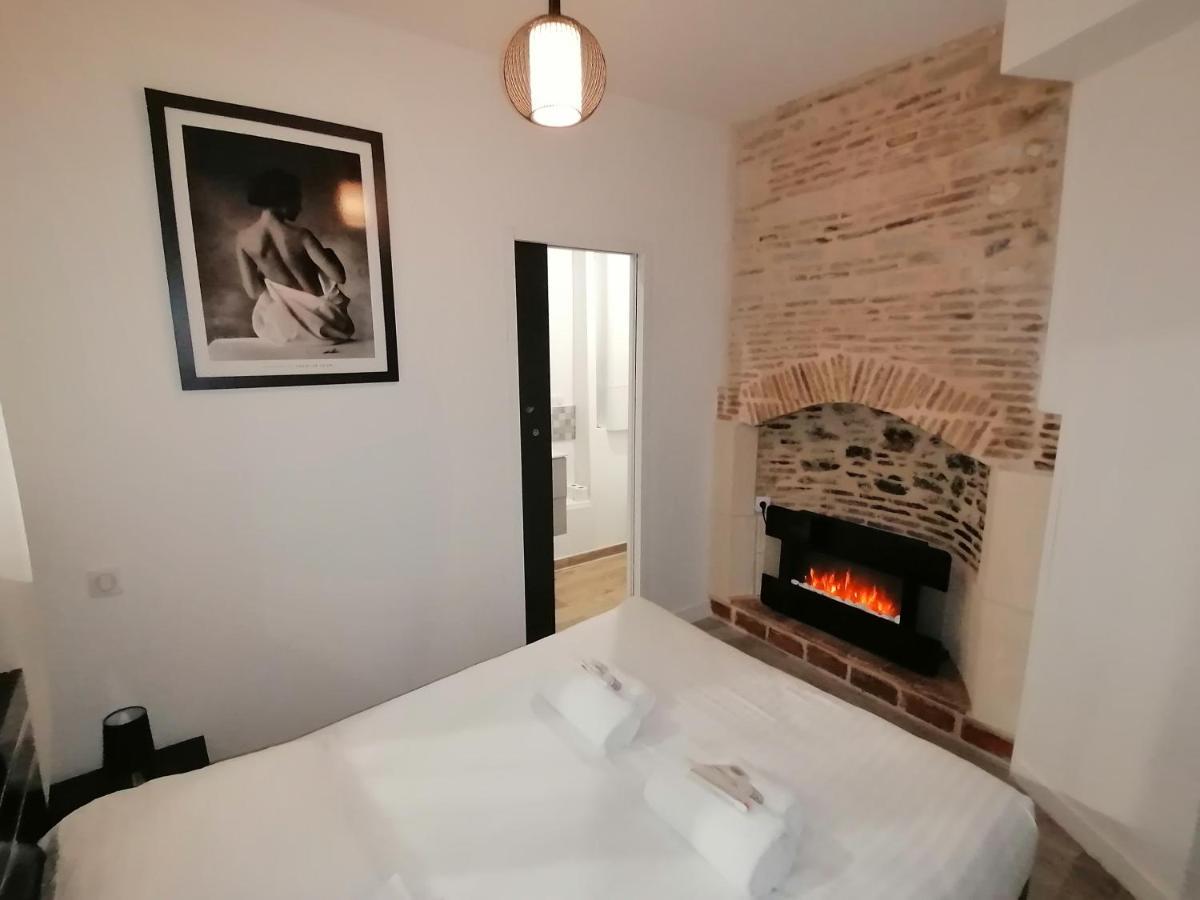 Le Vieux Laval Apartment ลาวาล ภายนอก รูปภาพ