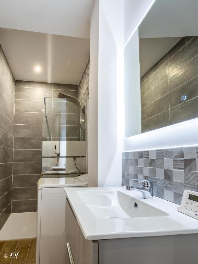 Le Vieux Laval Apartment ลาวาล ภายนอก รูปภาพ
