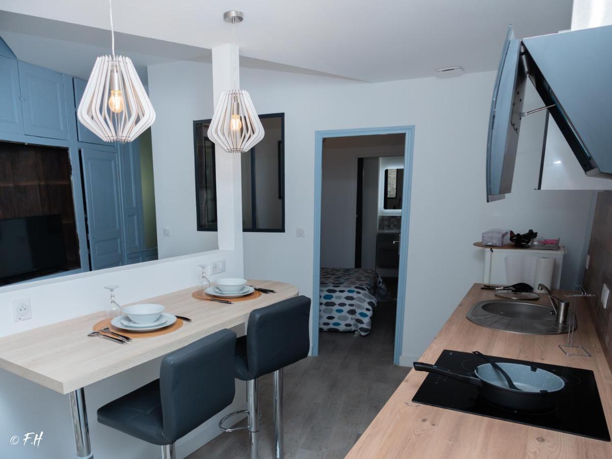 Le Vieux Laval Apartment ลาวาล ภายนอก รูปภาพ