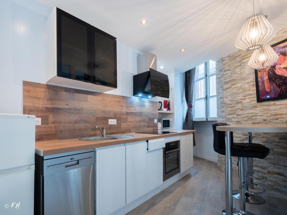 Le Vieux Laval Apartment ลาวาล ภายนอก รูปภาพ