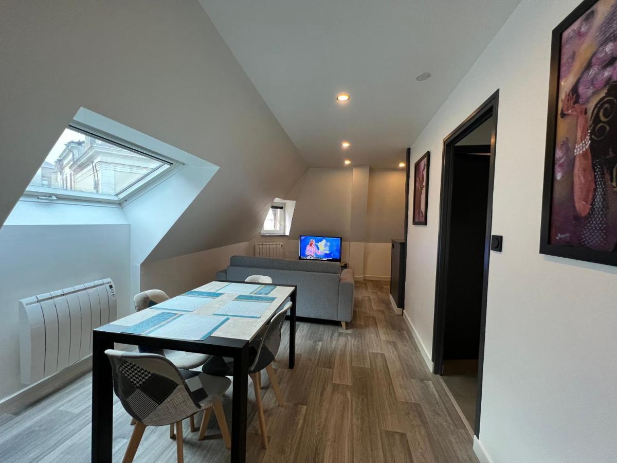 Le Vieux Laval Apartment ลาวาล ภายนอก รูปภาพ