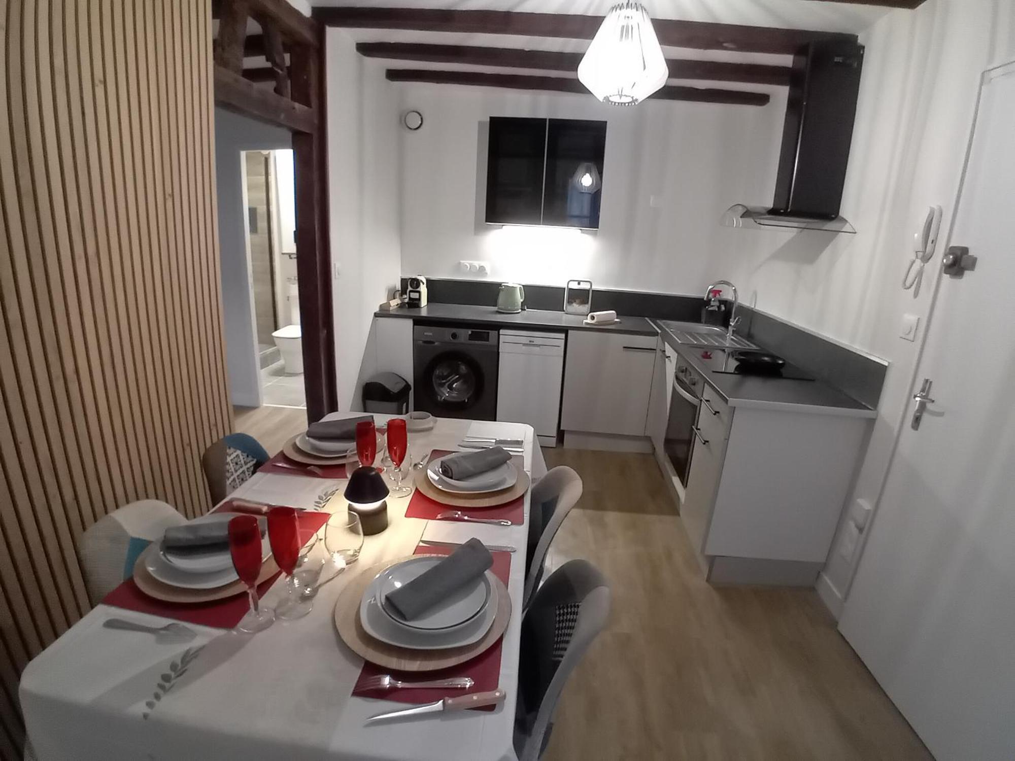 Le Vieux Laval Apartment ลาวาล ภายนอก รูปภาพ